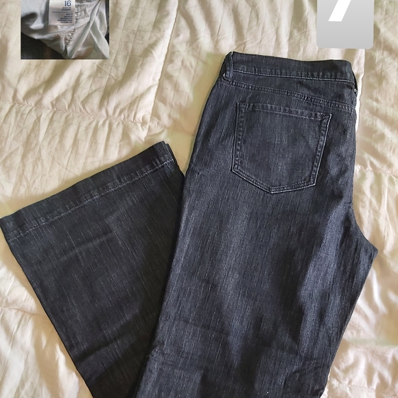 Old navy Flirt Flares dark wash 16 x 33 - Picture 1 of 1